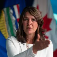 Smith defends Ottawa energy deal at UCP convention