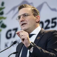 Ottawa using AI to review public comments on its national AI strategy