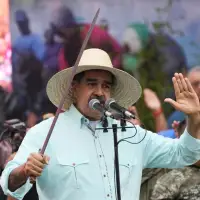 Putin offers 'solidarity' for Venezuelan people as tensions mount between Maduro and US