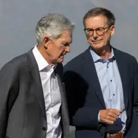 Powell Gets ‘Full Support’ of Bank of Canada’s Macklem Amid Justice Probe.