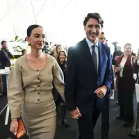 Justin Trudeau, Katy Perry make appearance at World Economic Forum