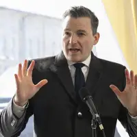 Government plans to bring forward online harms bill, AI minister says