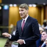 Robertson calls on provinces to boost funding for transitional housing