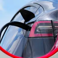 Ottawa considers reviving EV incentives as it finalizes its auto strategy: sources