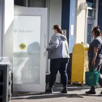 Calgary committee votes down motion to support drug site closure, seeks clarity