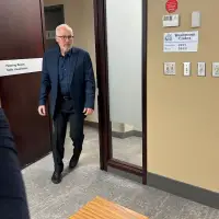 Former Winnipeg mayor questioned about money received from contractor