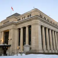 Canada should work to recruit bilingual health workers, Senate report says