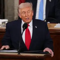 Trump's State of the Union seeks to calm voters' economic concerns ahead of midterm elections
