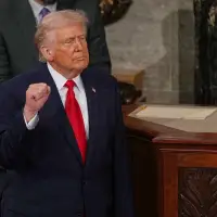 Hillary Clinton demands public deposition after photo leak forces testimony to pause