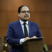 Opposition parties back changes to status rules in Indian Act, Liberals say not yet