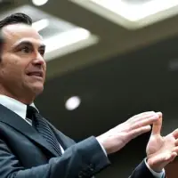 After a bumpy ride, federal budget watchdog steps down with some praise