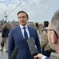 Poilievre promises binding LNG supply deals with Europe and to 'override' governments blocking energy projects