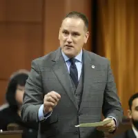 Conservatives seek to remove barriers to shipping alcohol across provincial borders