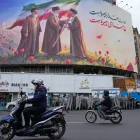 Minister says more than 7,000 Canadians have fled Middle East