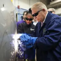 Make teaching more attractive for tradespeople, teachers' federation tells Ontario