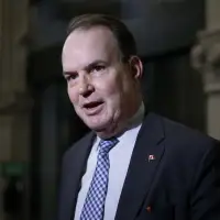 House leader says Liberals are still courting opposition MPs to cross the floor