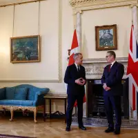 Carney meets Keir Starmer in London as war in Iran disrupts shipping routes