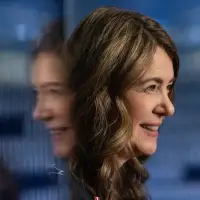 Alberta's Smith hopes to balance budget even with moderate oil prices