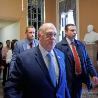 White House officials and senators meet on DHS shutdown, a small sign of progress