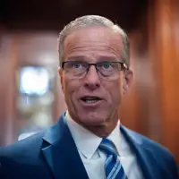 Airport disruptions abound as senators chase deal to end Homeland Security budget standoff