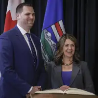 Alberta to compel employers hiring temporary foreign workers to register provincially