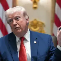 Trump interrupts a Cabinet meeting dealing with the Iran war and rising prices to talk Sharpies