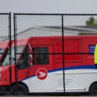 Canada Post moving ahead with plan to end home delivery