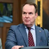 Liberals will keep working across party lines even if byelections deliver majority: MacKinnon