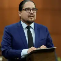 Conservative MP tells reporters on hot mic, Liberals ‘trying to poach me’