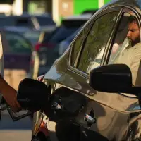 Federal pause on gasoline, diesel tax takes effect today, after Iran fuel price spike