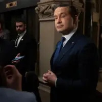 Poilievre says Carney has been 'losing, losing, losing' on U.S. trade war - Carney says there's been a 'rupture' in Canada-U.S. relationship, while Poilievre wants to draw closer