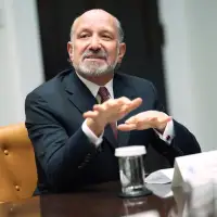 'More bluster': Poilievre, LeBlanc downplay Lutnick's comments on Canada