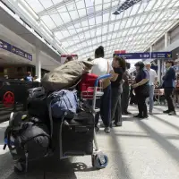 Ottawa plans to outsource air passenger complaints process amid record backlog