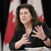 Auditor general reports on avian flu vaccines, First Nations funding