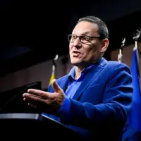 NDP leader working without salary while party figures out pay