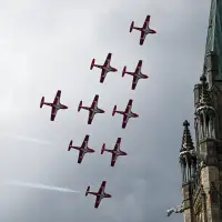 McGuinty vows update on Snowbirds this month, as Tories warn about fleet's future