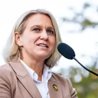 Independents branded 'NDP farm team' for helping shut down FOI debate