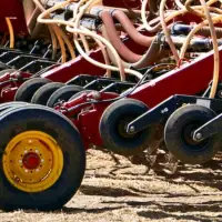 Farmers confront rising cost of fertilizer and fuel as spring seeding underway