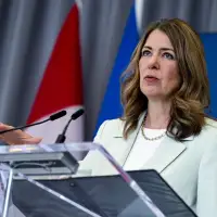 Smith says caucus executive director didn't report voter list meeting to higher-ups