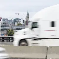 Commercial trucker training and licensing problematic in Ontario: auditor general