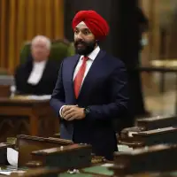 Former federal cabinet member Navdeep Bains enters Ontario Liberal leadership race