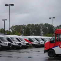 Canada Post workers vote overwhelmingly to accept new contract