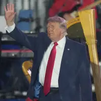 The Latest: Supreme Court rules in favor of Trump administration on 2 immigration cases
