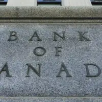 Bank of Canada holds key rate steady at 2.25%, predicts economic rebound