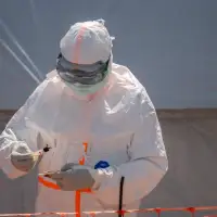 Ottawa to temporarily ban foreign nationals travelling from Congo over Ebola risk
