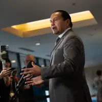 Manitoba Premier Kinew 'willing to entertain' Alberta to Ontario pipeline