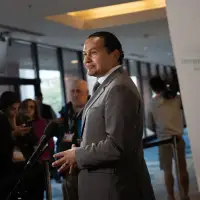 Holt, Kinew say they would defend Canada amid sovereignty push in Alberta, Quebec