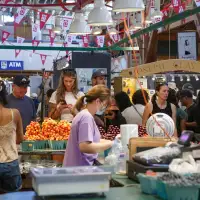 Canadians’ Pessimism About Economy Is Fading Despite Trade War, Poll Says