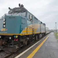 Feds to spend $1.9B to replace Via Rail locomotive fleet, build plant