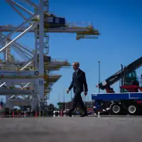 Carney touts B.C. port expansion plan to strengthen independence, diversify economy